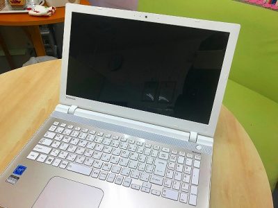 東芝ノートパソコン　Dynabook T45/TG型式PT45TGP-SWA