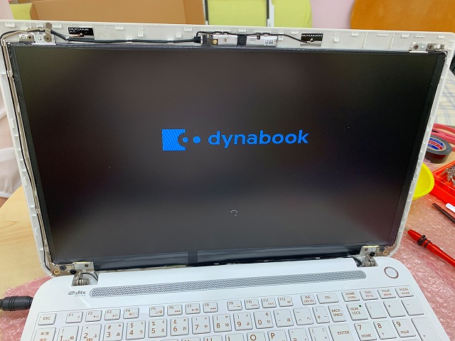 東芝ノートパソコン Dynabook 液晶パネル交換作業 - イマジネット 