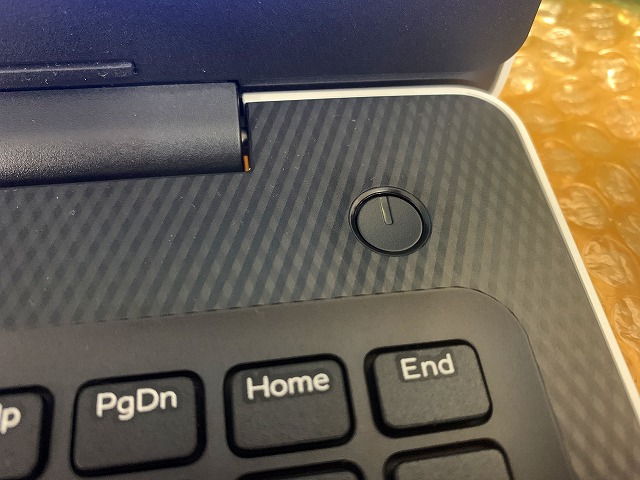 DELLノートパソコンの電源ボタン