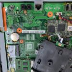 富士通一体型パソコン分解ボタン電池交換